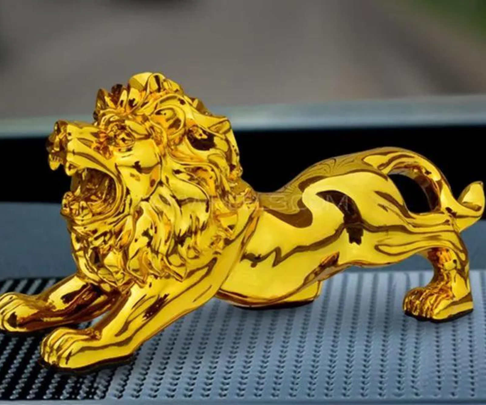 Royal Sher Gold Lion – Premium Metal Car Decoration